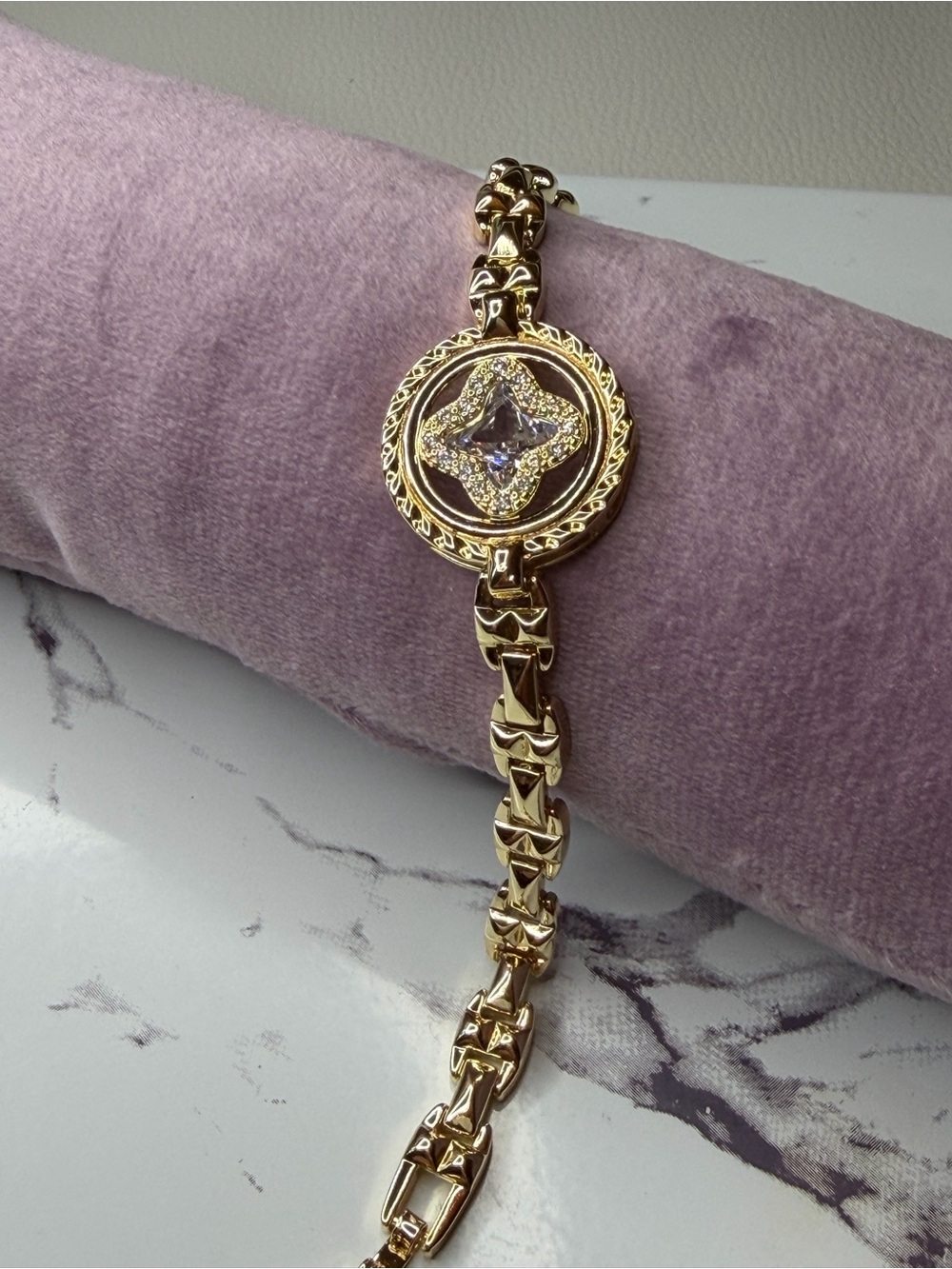14k GF Women's Bracelet with Halo Clover 7”